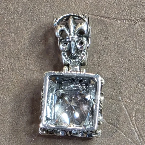 Silpada Uptown sterling silver pendant with a cubic zirconia stone‎ - Picture 4 of 6